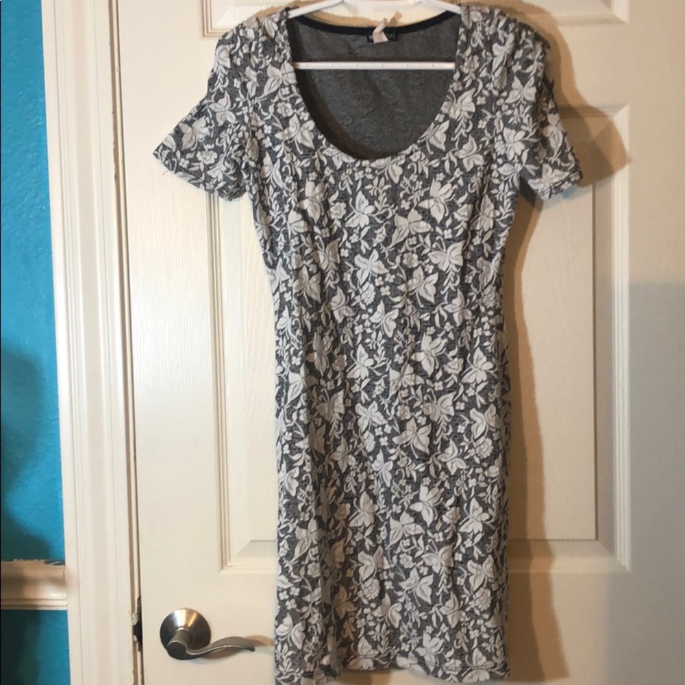 Wet Seal Gray and White Butterfly Print Dress - Picture 2 of 4